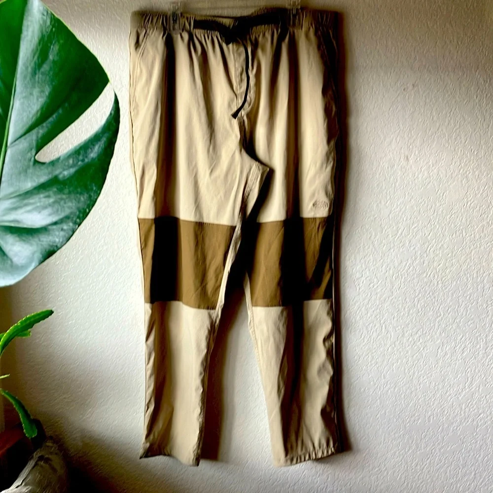 The North Face Relaxed-Fit Class V Tan & Brown Belted Hiking Pants mens XL